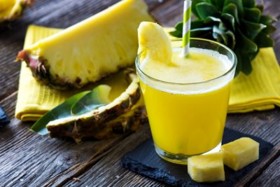  » Ananas Datteln Smoothie mit Minze und Kokoswasser